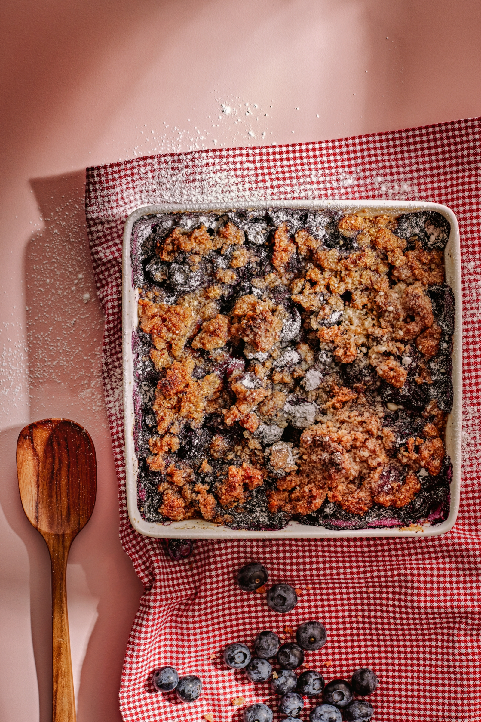 Blueberry and hazelnut crumble